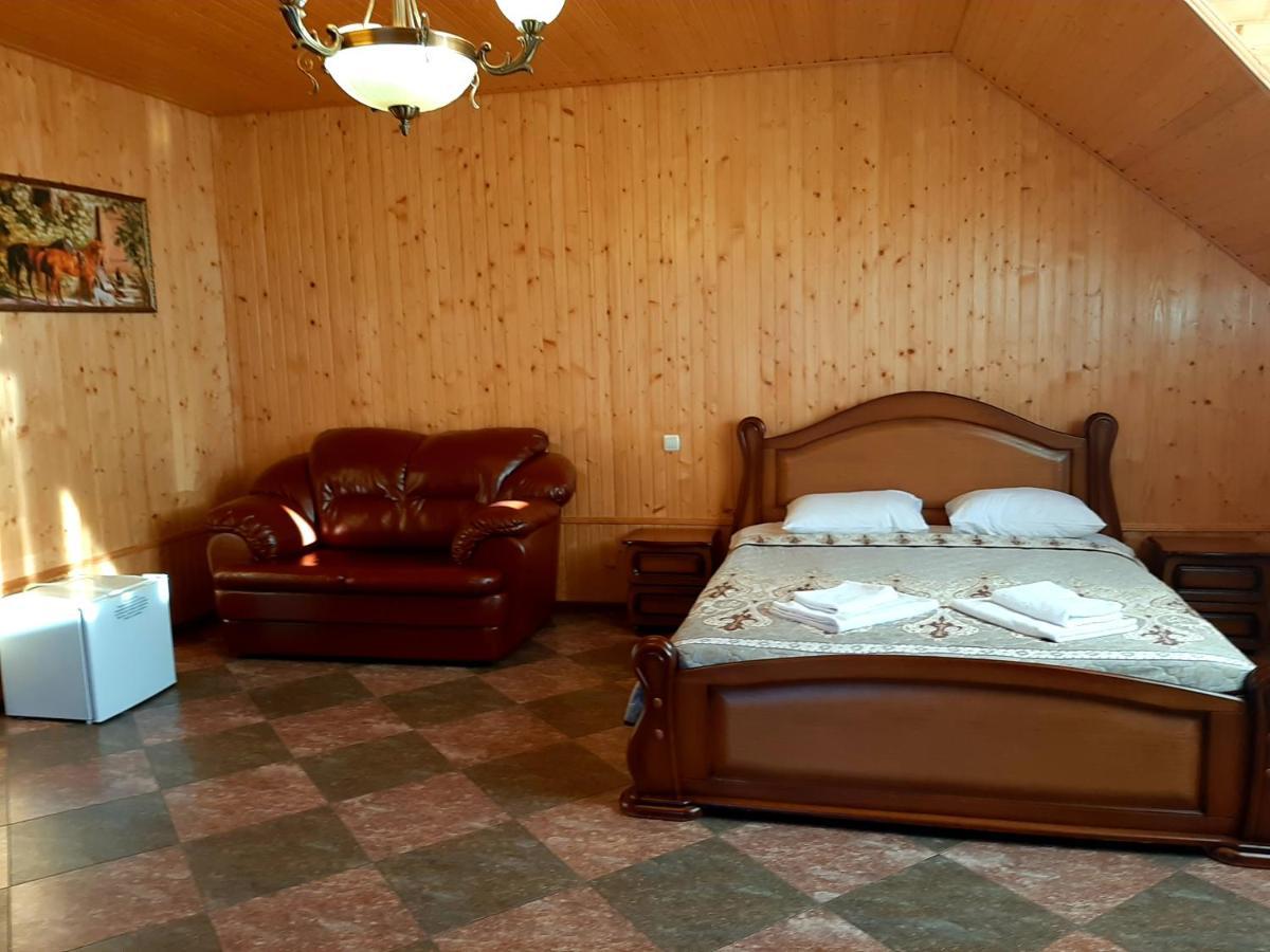 Заміський Комплекс Grand Prix Hotel Tsyurupynsk Ngoại thất bức ảnh